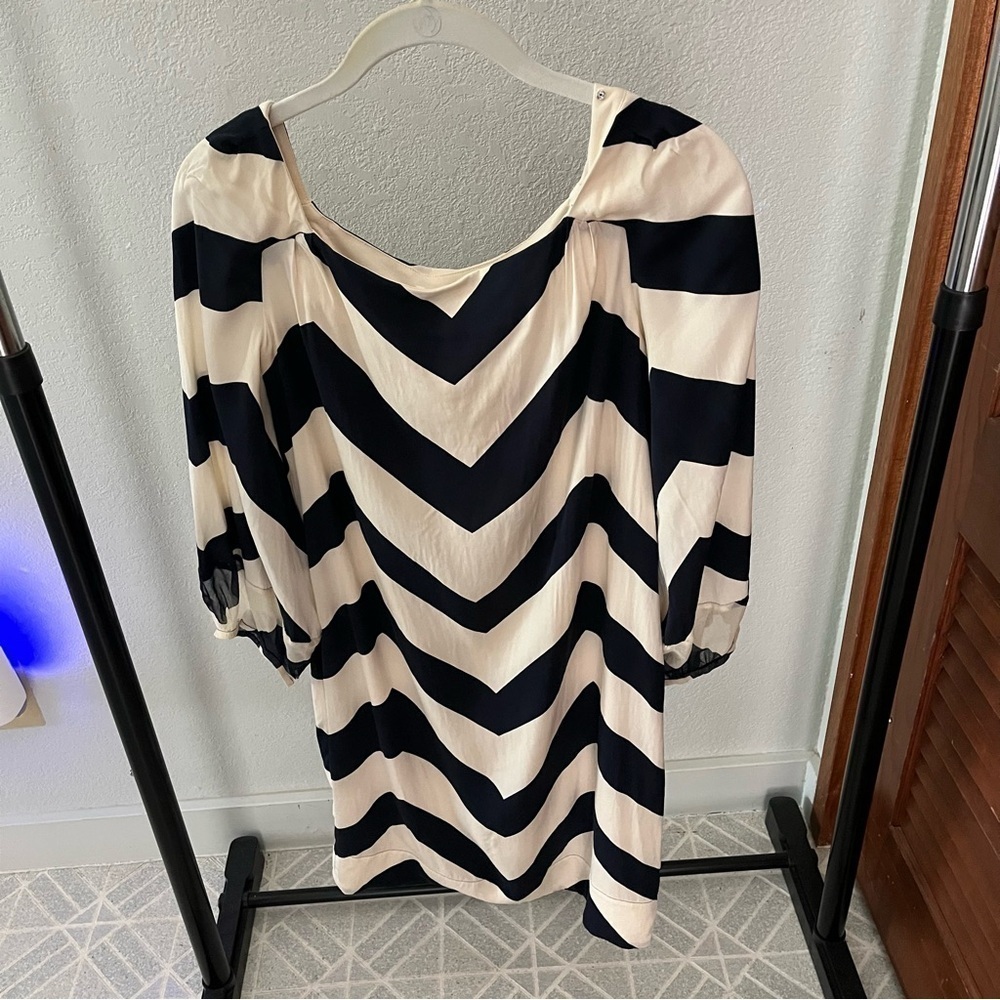 DIANE VON FURSTENBURG sz 4 Brigid Chevron Silk Dress Cream Off White Navy Stripe